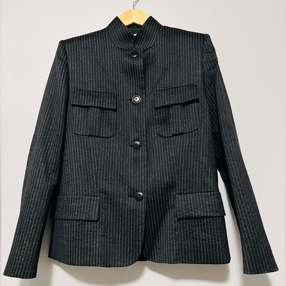 MaxMara Black and Gray Pinstripe Wool Blazer/Jacket. - Picture 4 of 15